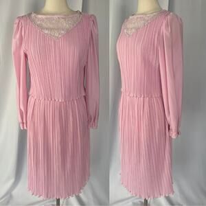 Vintage 70s Dress Size 4 Light Pink Pleated Puff Sleeve Lace Coqutte Romantic